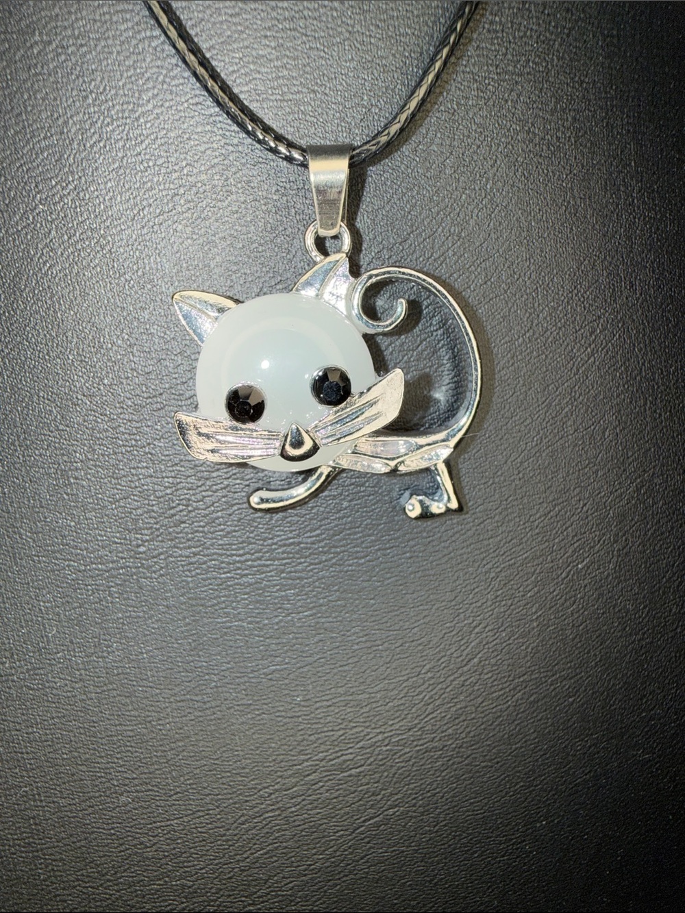 Silver Tone Cat Pendent w/Opalite Stone w/black necklace & extension NEW